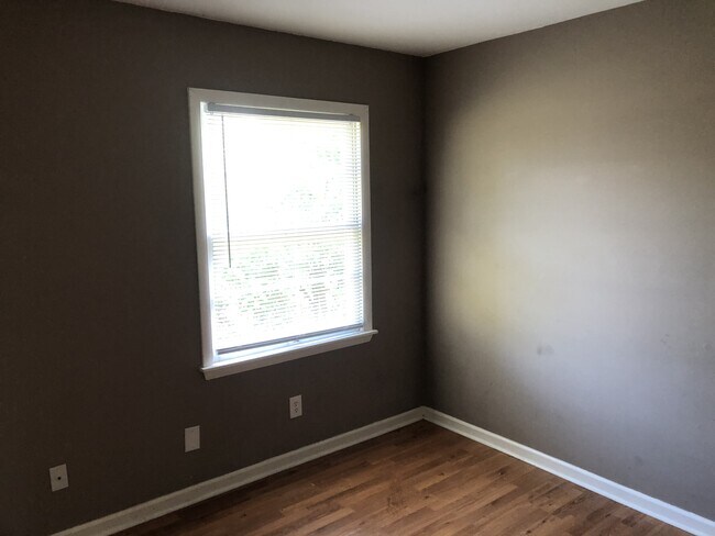 Building Photo - 290 Hedgewood Ct