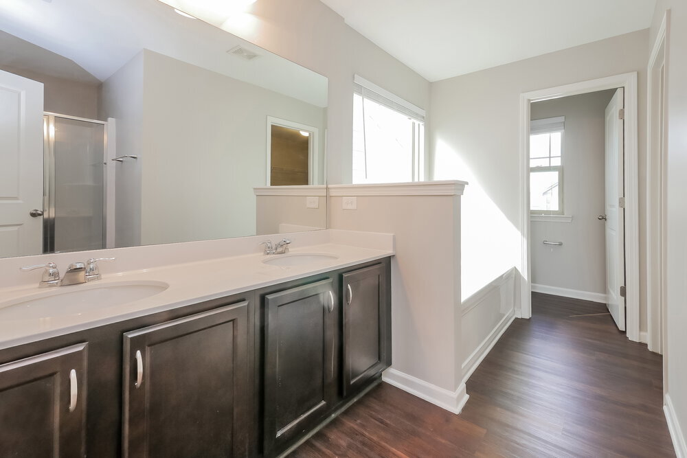 Building Photo - 255 Magnaview Dr