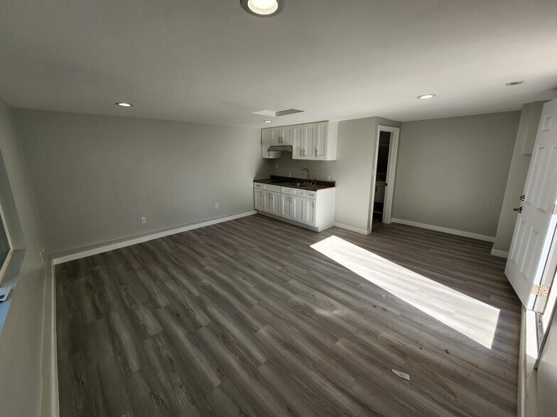 Building Photo - 7758 Zelzah Ave
