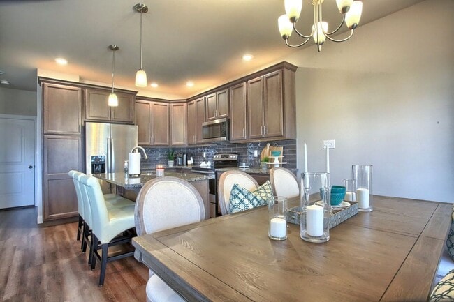 Building Photo - 3/BR luxury carriage home for rent FULLY FURNISHED