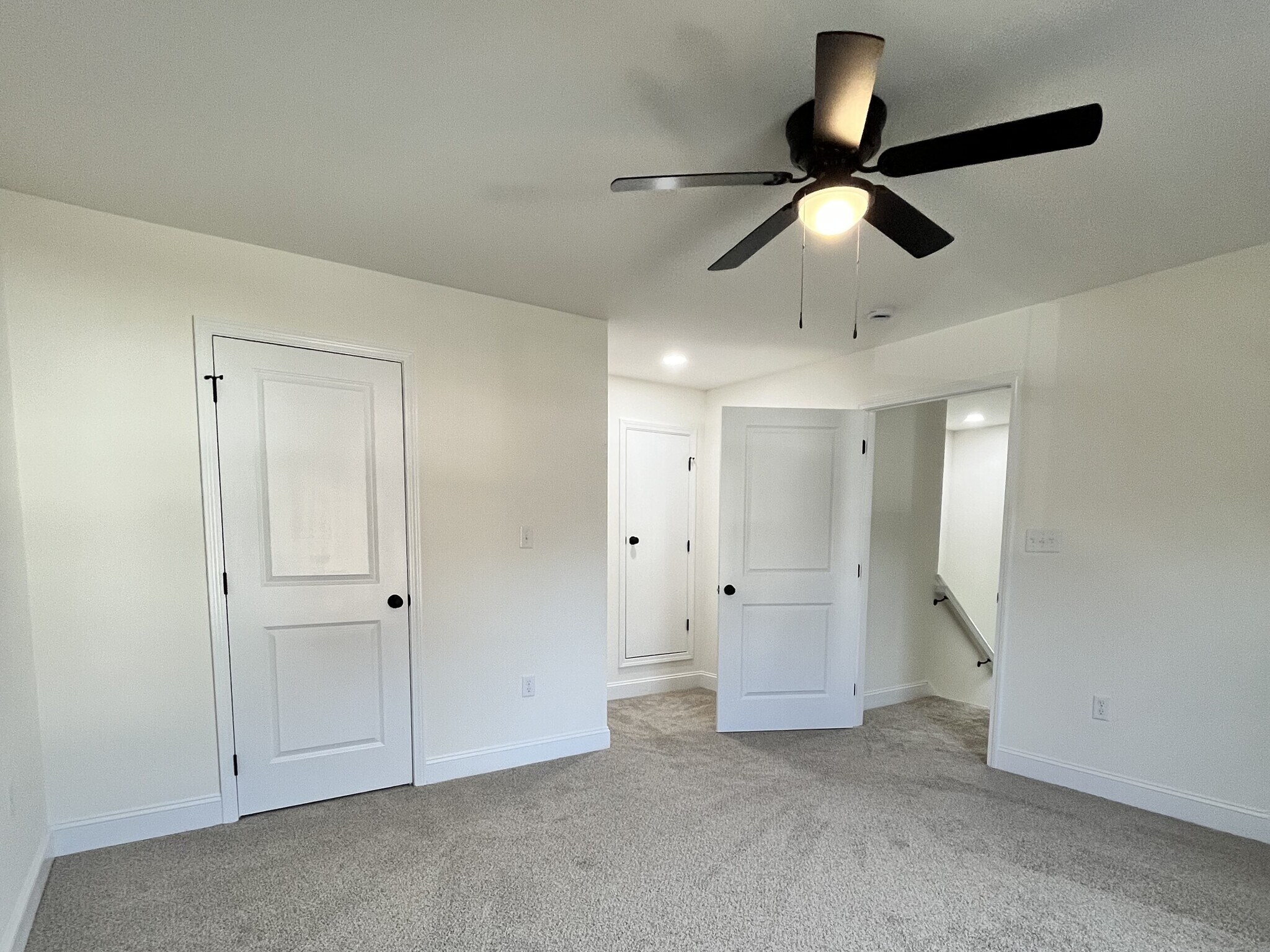 Building Photo - 118 Roland Ave