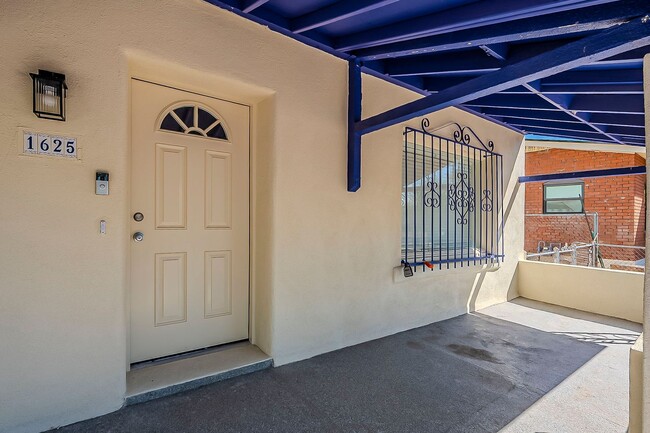 Building Photo - 1625 E 8th St