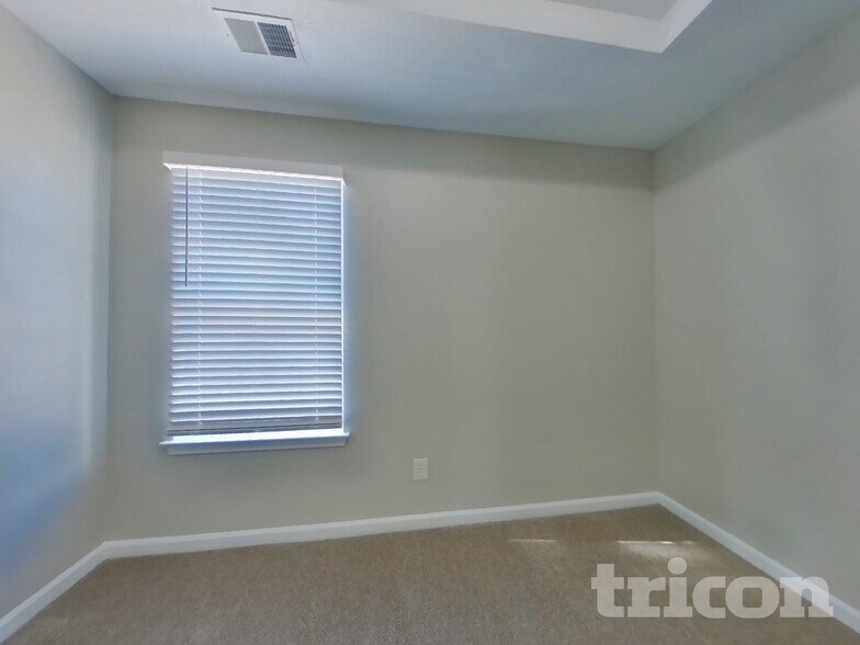 Building Photo - 2501 Sonoma Valley