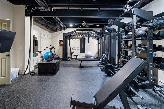 Building Photo - 5000 Long Island Dr