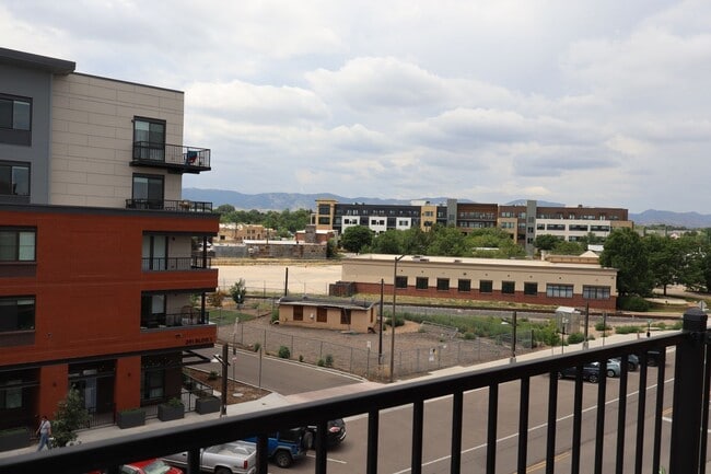 Building Photo - Modern Condo Near Old Town Charm + $200 Mo...