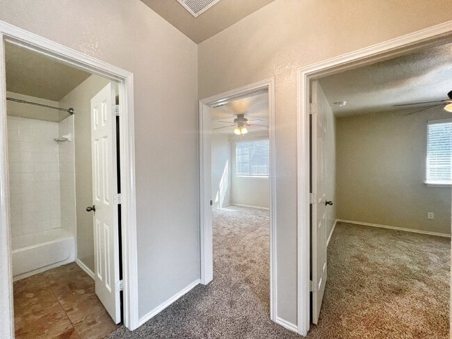 Building Photo - Prime Avery Park Location – Easy Access to...