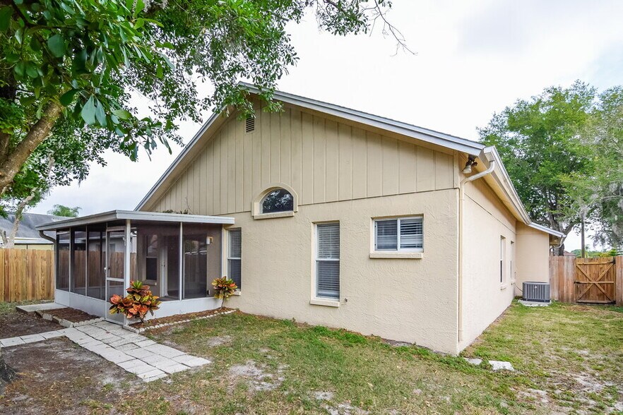 Building Photo - 8719 Exposition Dr