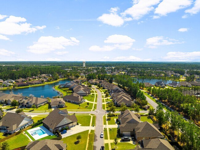 Building Photo - 526 Meadow Lake Dr