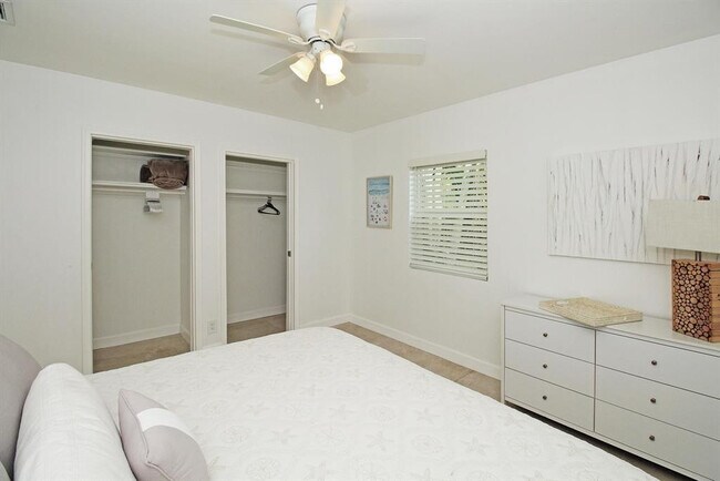 Building Photo - 221 Princeton Dr