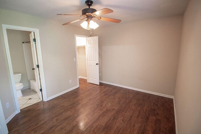 Building Photo - 1329 Valley Creek Ln