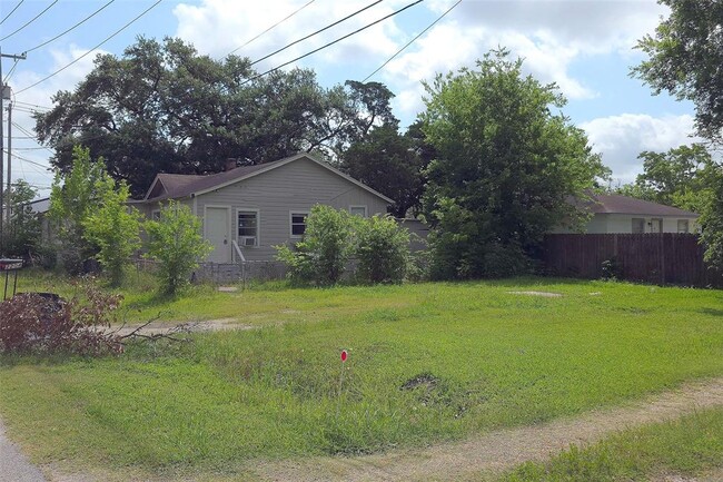Building Photo - 2204 State Hwy 3