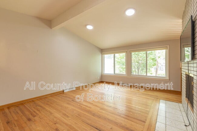 Building Photo - 4690 Sioux Dr