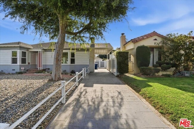 Building Photo - 2317 Veteran Ave