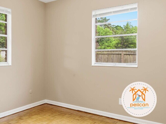 Building Photo - 4-Bedroom Home in a Prime Pensacola Location