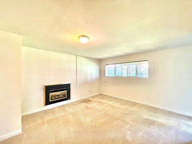 Building Photo - Mid-Century Gem in Kirkland’s Everest Park