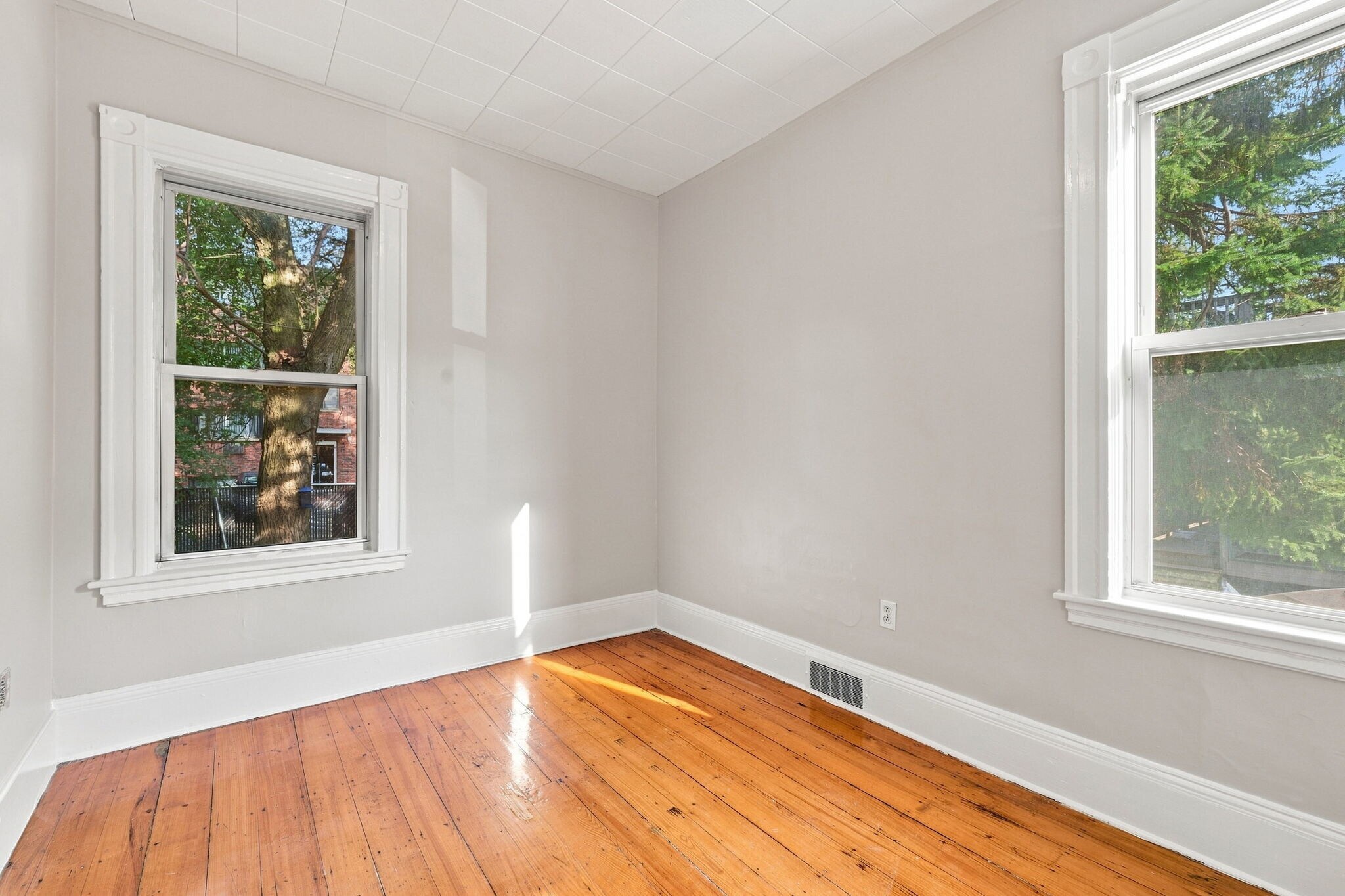Building Photo - 147 Murdock St