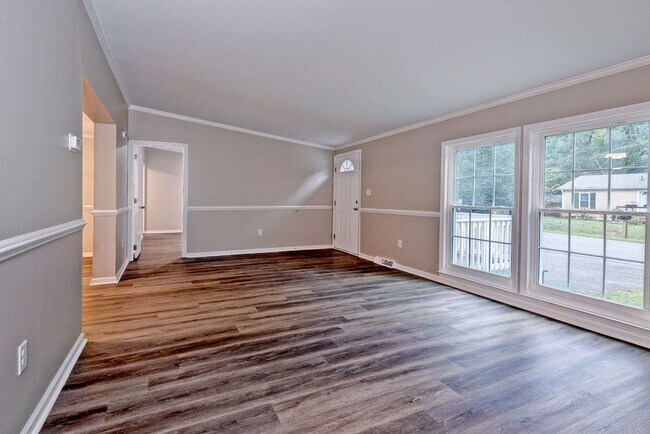 Building Photo - 129 Briar Ln