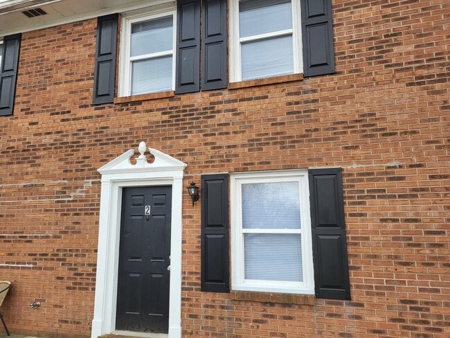 Building Photo - 335 Churchill Dr