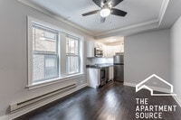 Building Photo - 640 W Wrightwood Ave