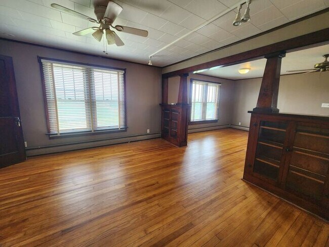 Building Photo - NOW $100 OFF! - Charming Single-Family Home