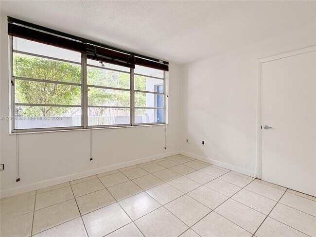 Building Photo - 2175 NE 170th St