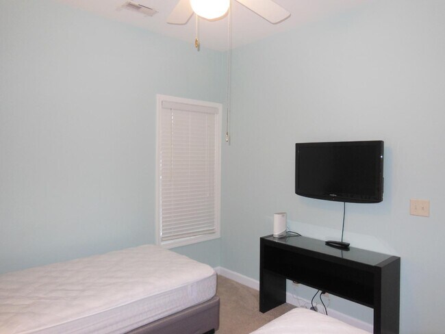Building Photo - 908 Resort Cir