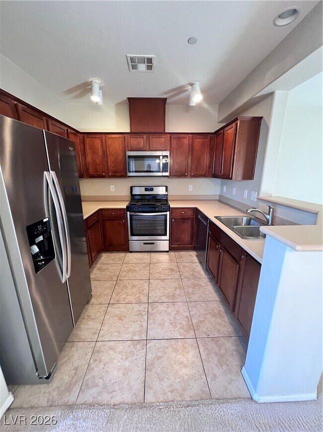 Building Photo - 6868 Sky Pointe Dr