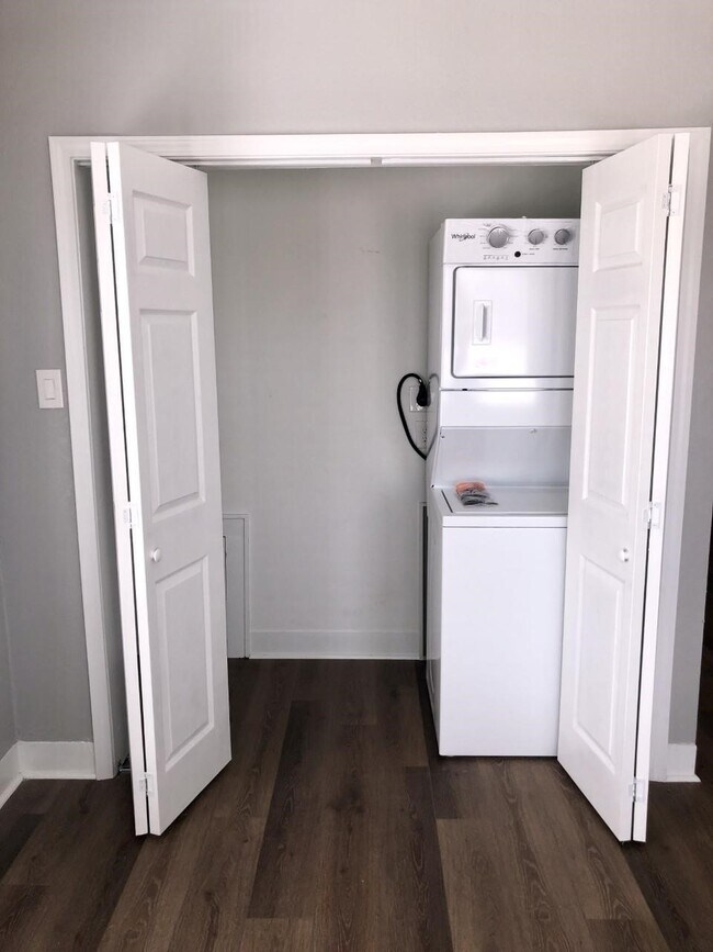 Building Photo - 220 Milby St