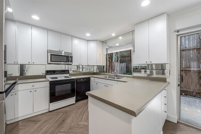 Building Photo - 4040 San Felipe St