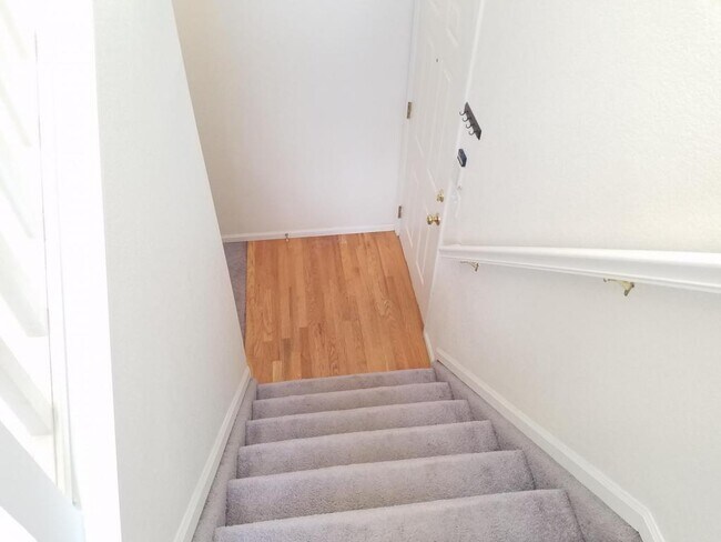 Building Photo - 640 Gooseberry Dr