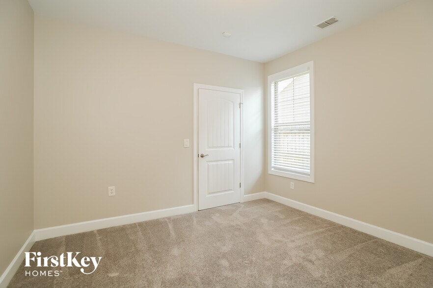 Building Photo - 207 Hickory Nut Ln