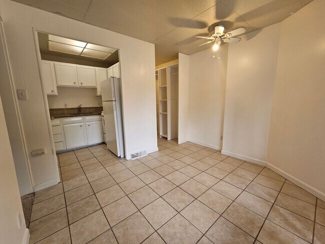 Building Photo - Highlands Adorable 1 Bedroom Apartment in ...