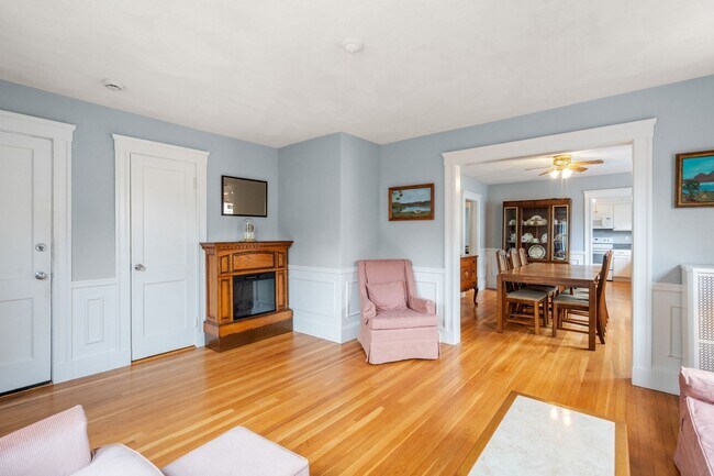 Building Photo - 35 Trapelo St
