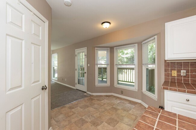 Building Photo - Three Bedroom Home!