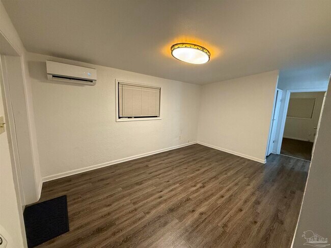 Building Photo - 27 Cloverland Ct