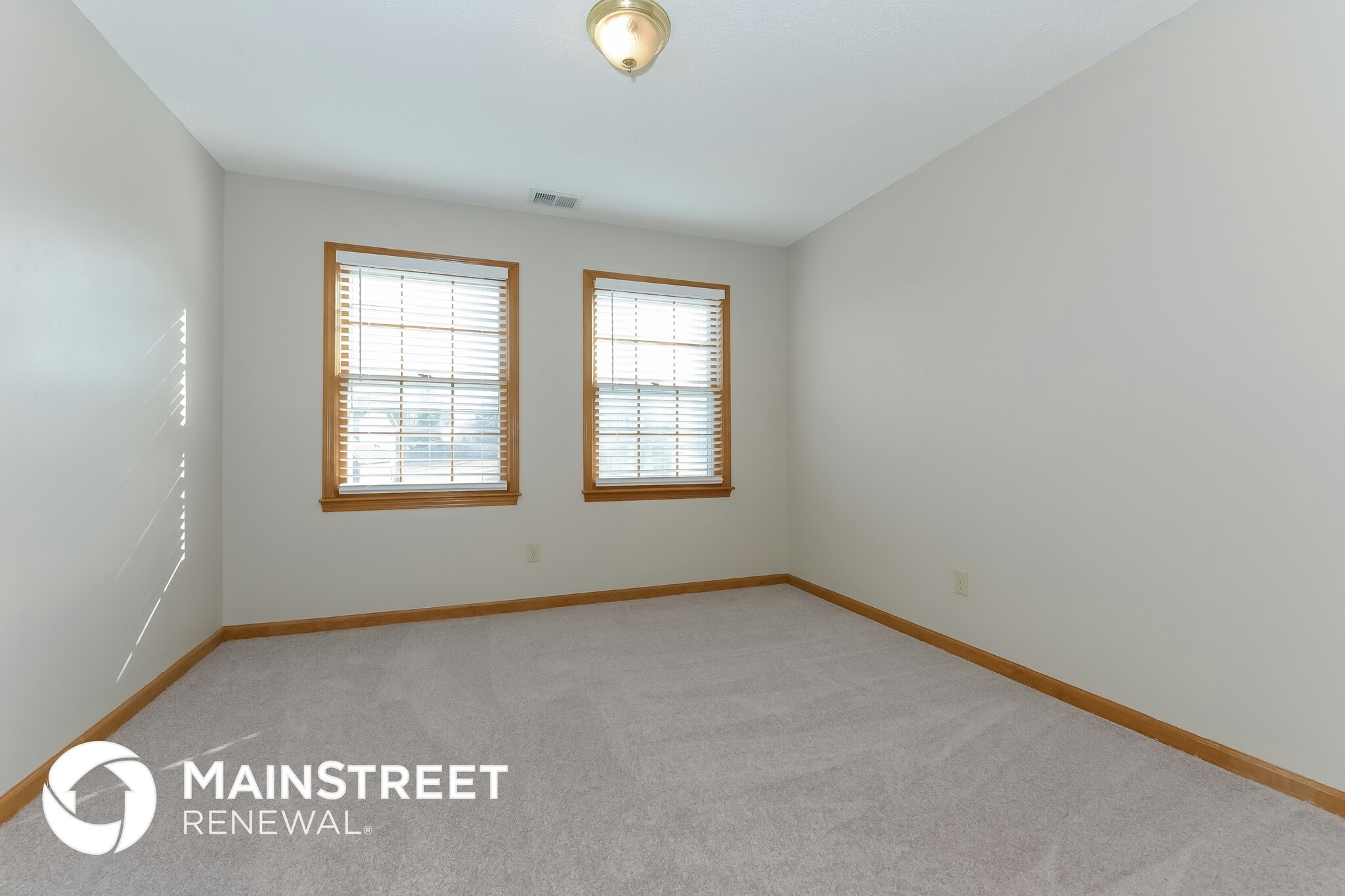 Building Photo - 5620 Meadow View Dr