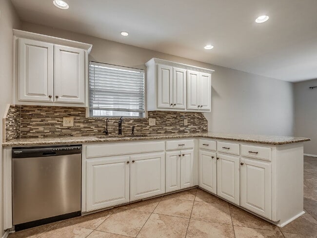 Building Photo - Updated 4-Bedroom Home with Spacious Layout & Modern Touches