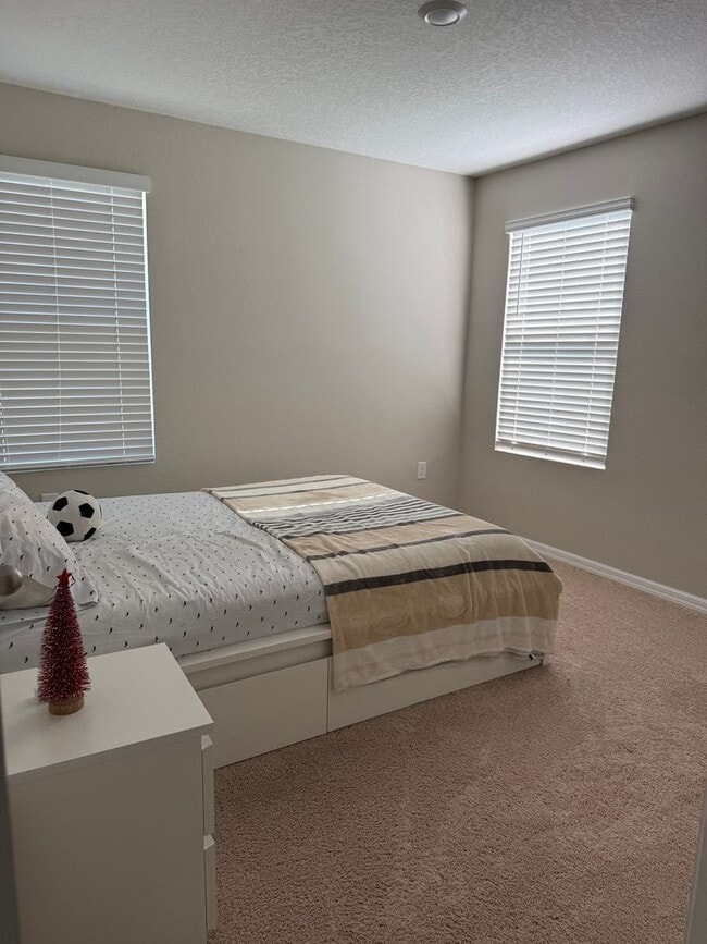 Building Photo - For Rent – Spacious 5-Bedroom Home in Lithia