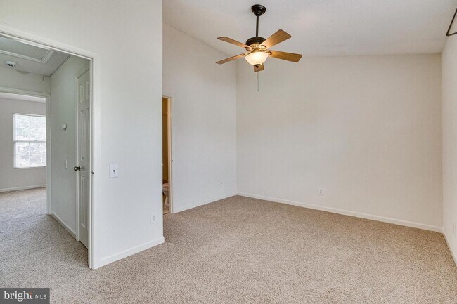 Building Photo - 3 level townhouse in Kinstowne area