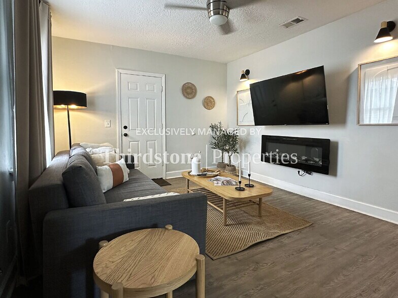 Building Photo - 2508 Gilmore St