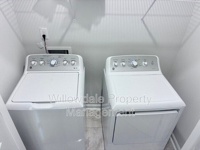 Building Photo - 211 Central Townes Wy