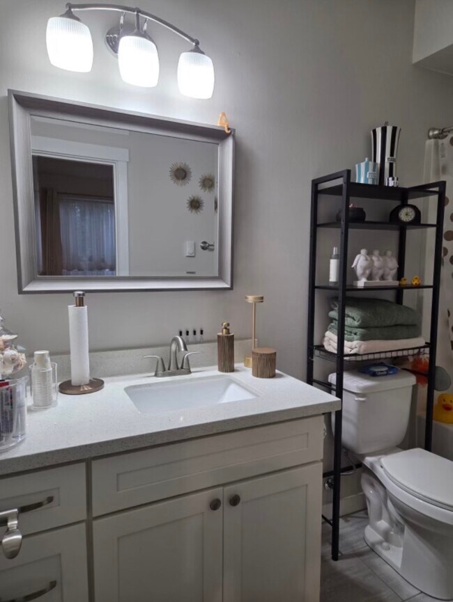 Building Photo - 4979 Onalaska Loop SE