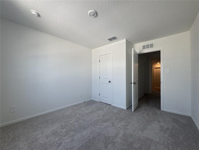 Building Photo - 830 Lynx St