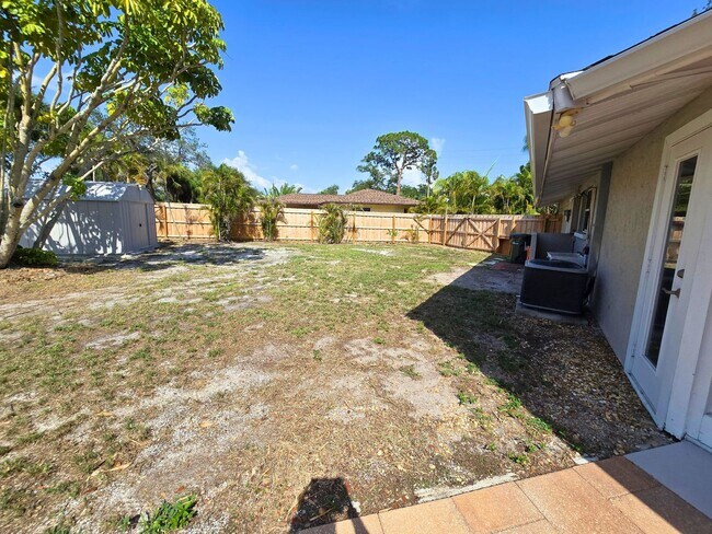 Building Photo - Charming 2BR/ 2BA/ 2 Car Garage - Near Phillippi Creek