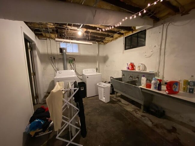 Building Photo - $6,000 | 8 Bedroom, 4 Bathroom Multi Floor...