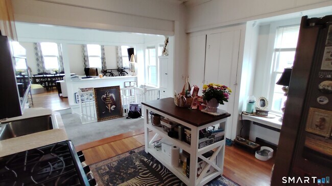 Building Photo - 887 Hanover Rd