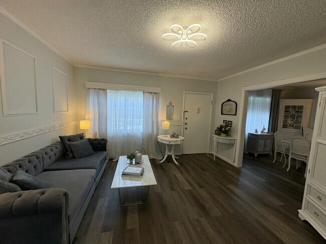 Building Photo - 609 NE 13th Ave