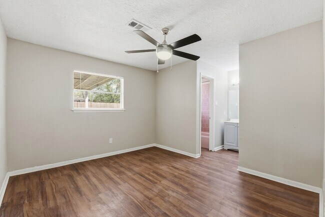 Building Photo - 3120 Royal St