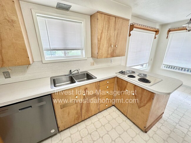 Building Photo - 2518 W Orchard Ave