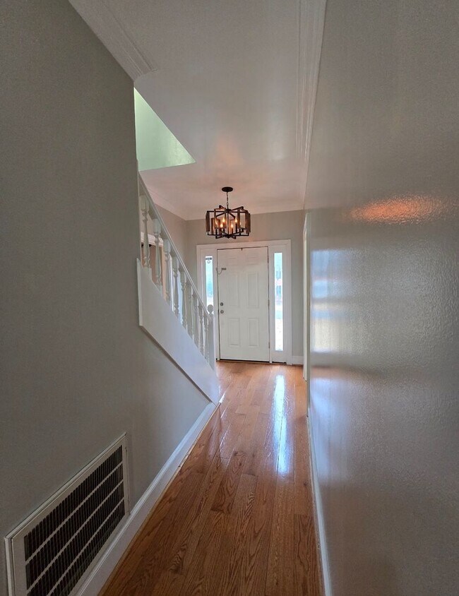 Building Photo - 117 E Clinton Dr SW